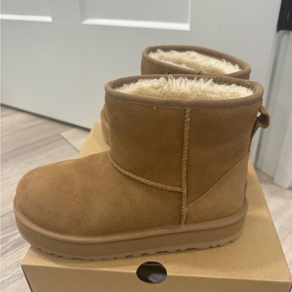 Ugg Mini Platform
